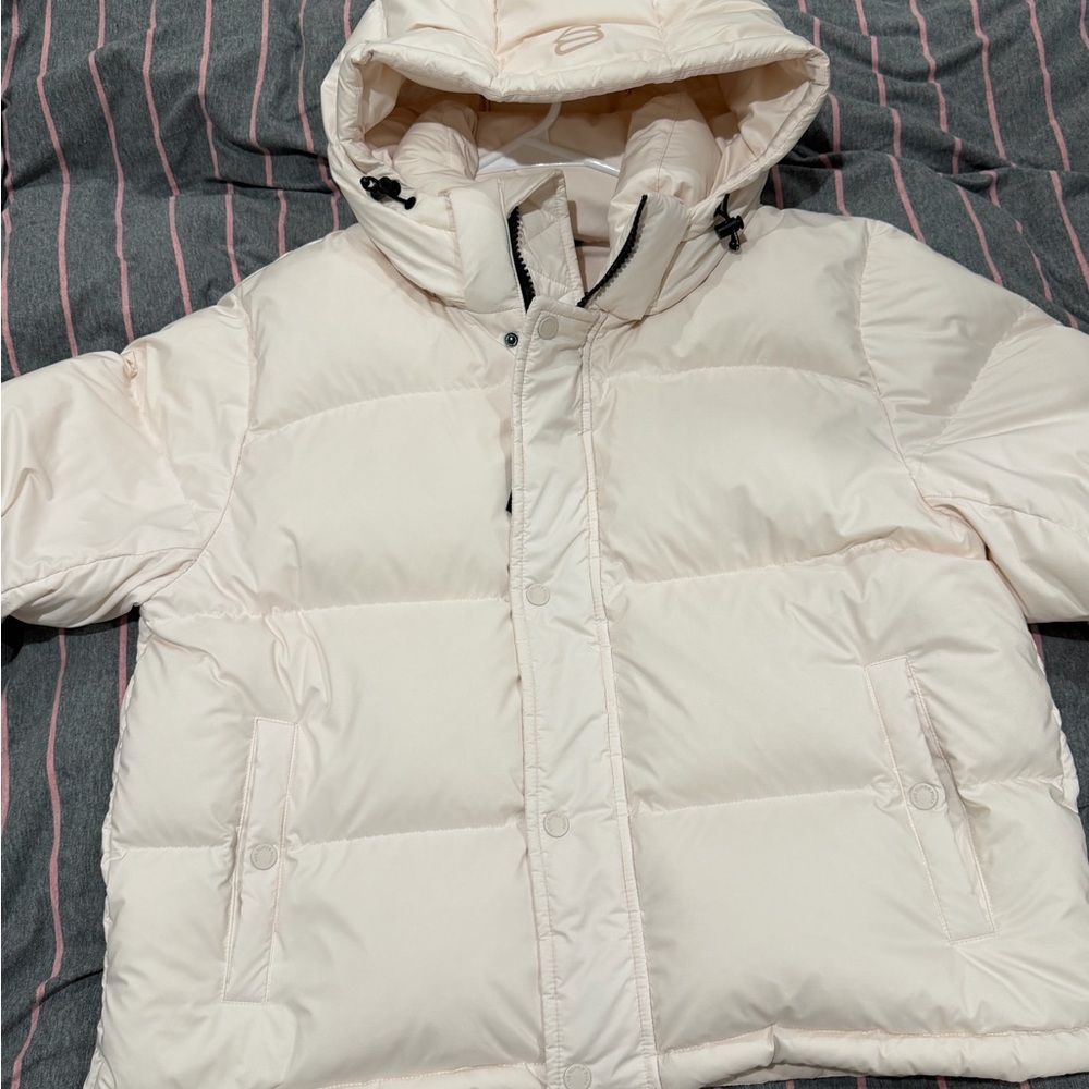 Aritzia—The super puff shorty-cliMATTE (mochi pink)